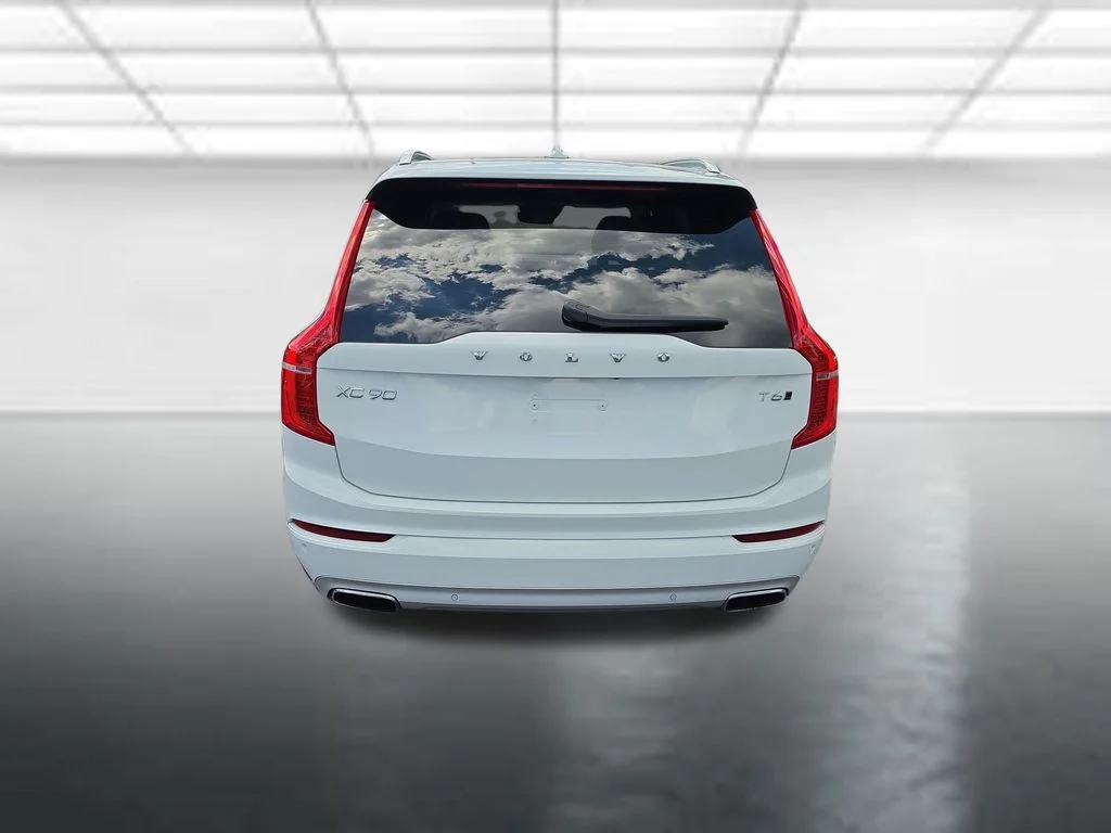 Used 2020 White Volvo T6 Momentum image 6
