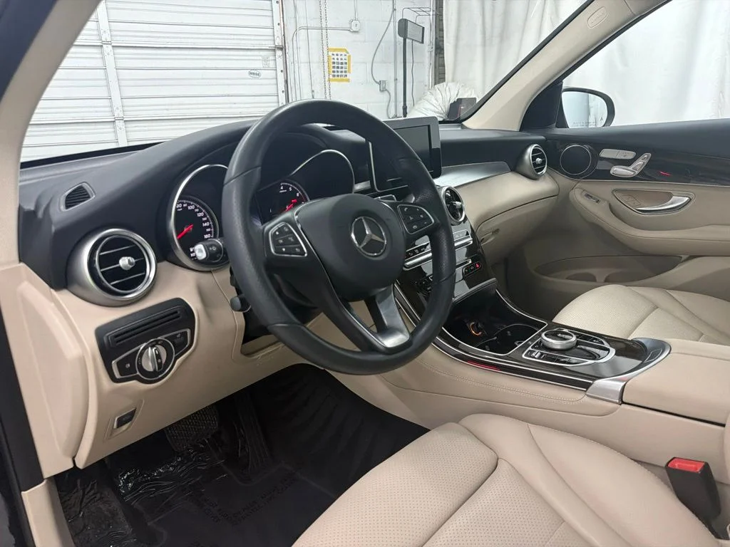 Used 2018  Mercedes-Benz GLC 300 image 13