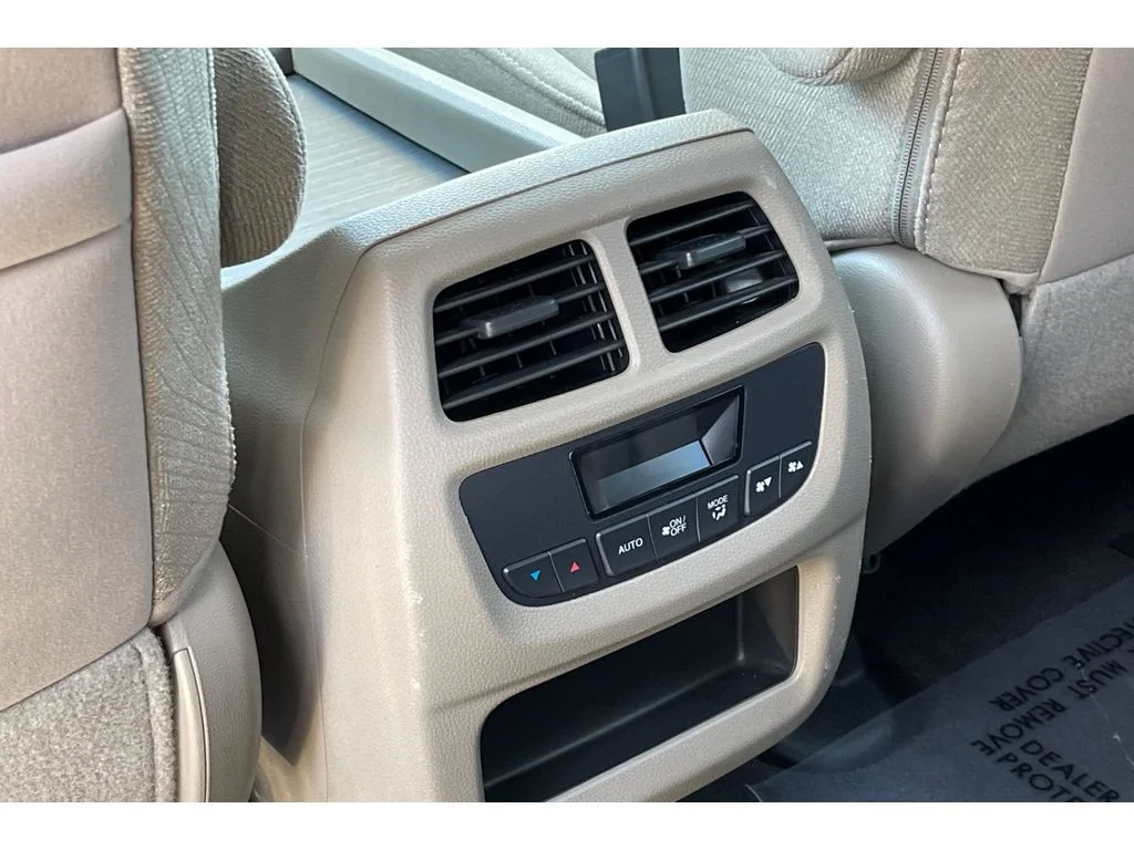 Used 2018 White Diamond Pearl Honda EX image 40