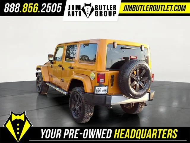 Used 2014  Jeep Sahara image 2