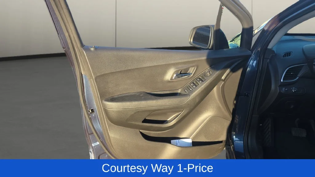 Used 2018 Blue Chevrolet LS image 12