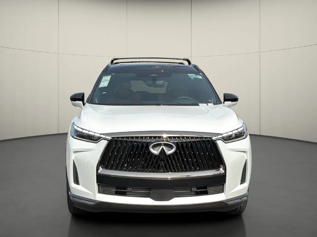 New 2027 2T RAD WHT INFINITI Autograph AWD image 2