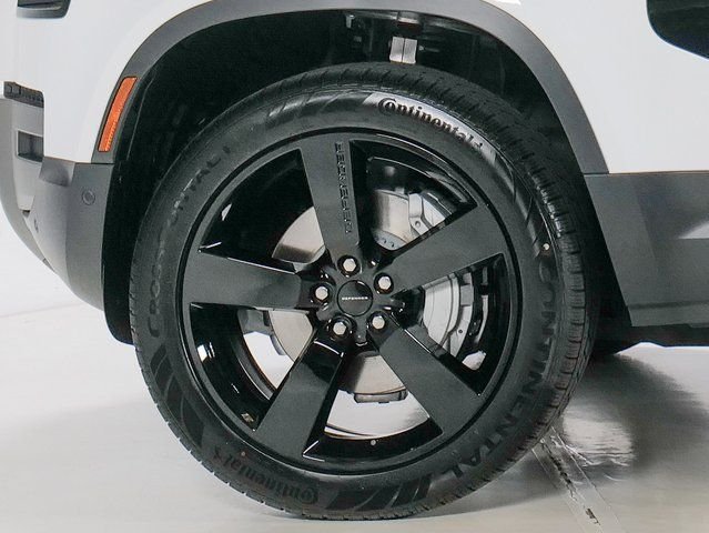 New 2026 Fuji White Land Rover S image 9