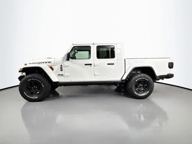 Used 2021 White Jeep Mojave image 4