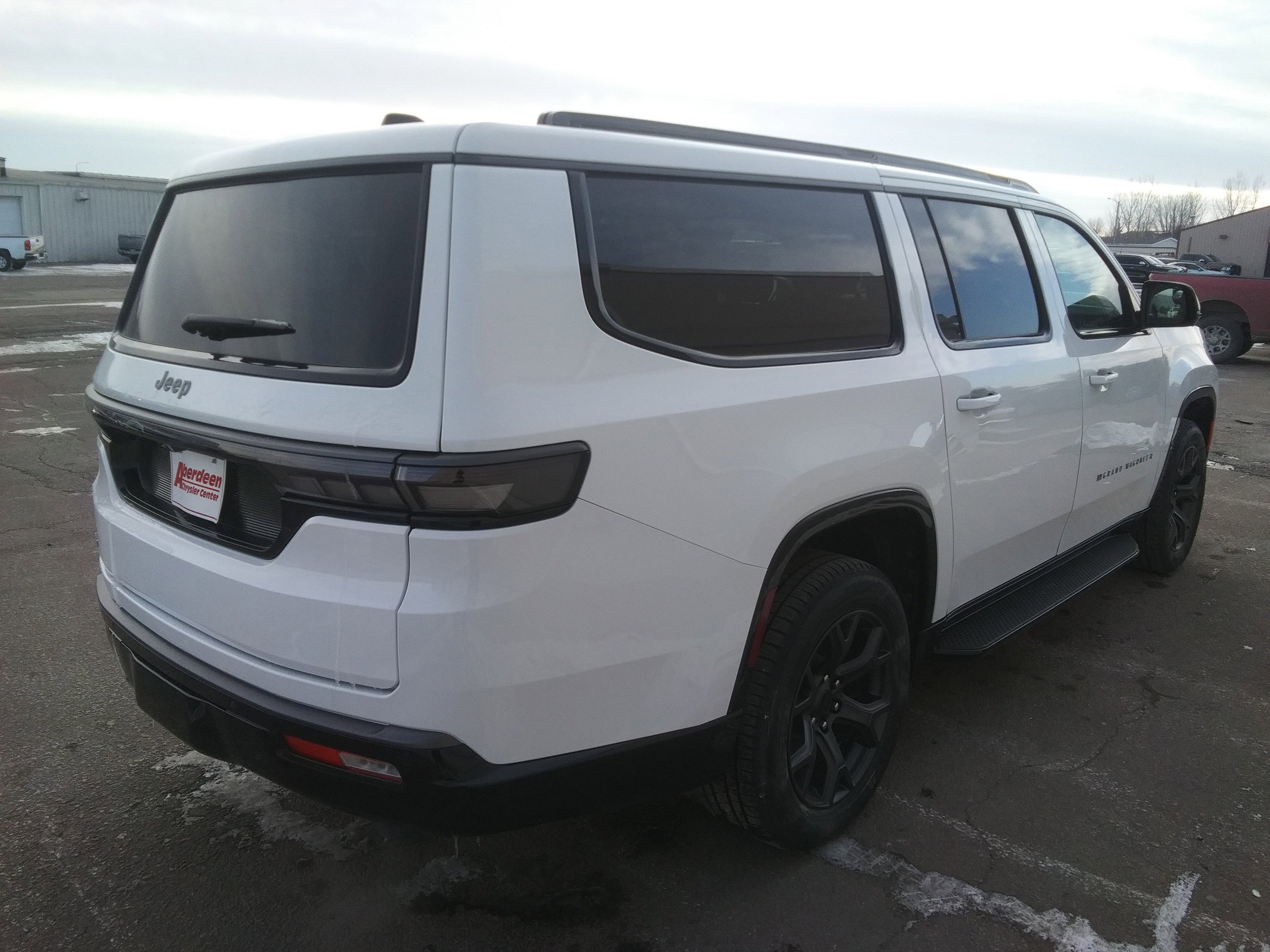 New 2026 Bright White Clear-Coat Exterior Paint Jeep Limited Altitude image 5