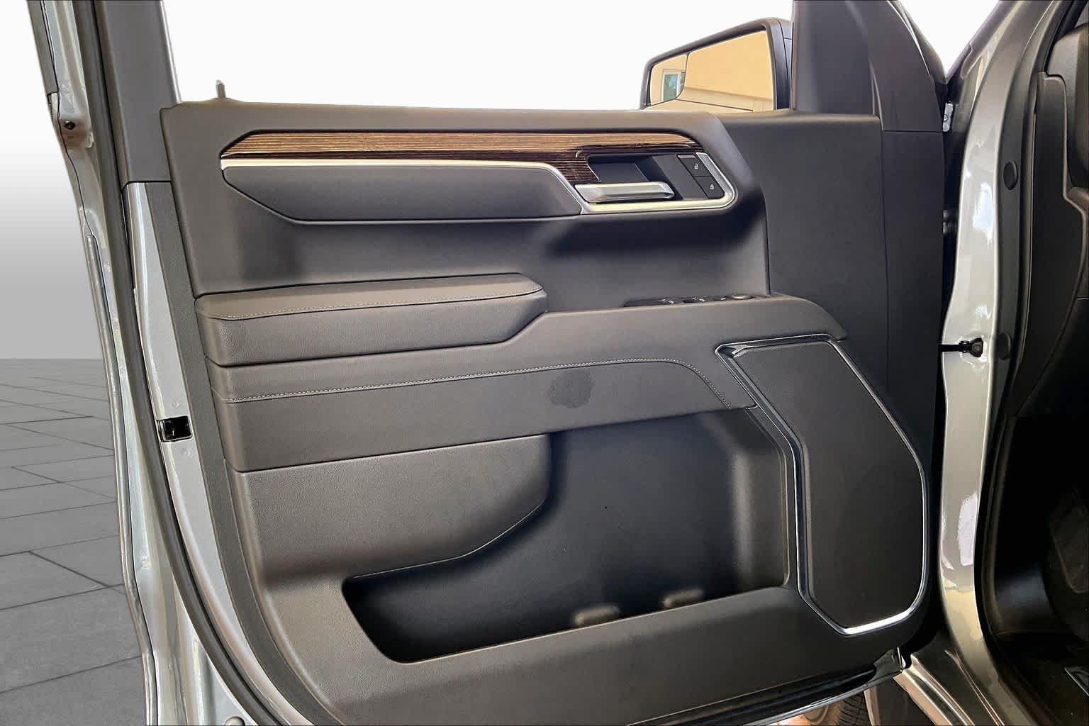 Used 2026 Sterling Metallic GMC Elevation image 20