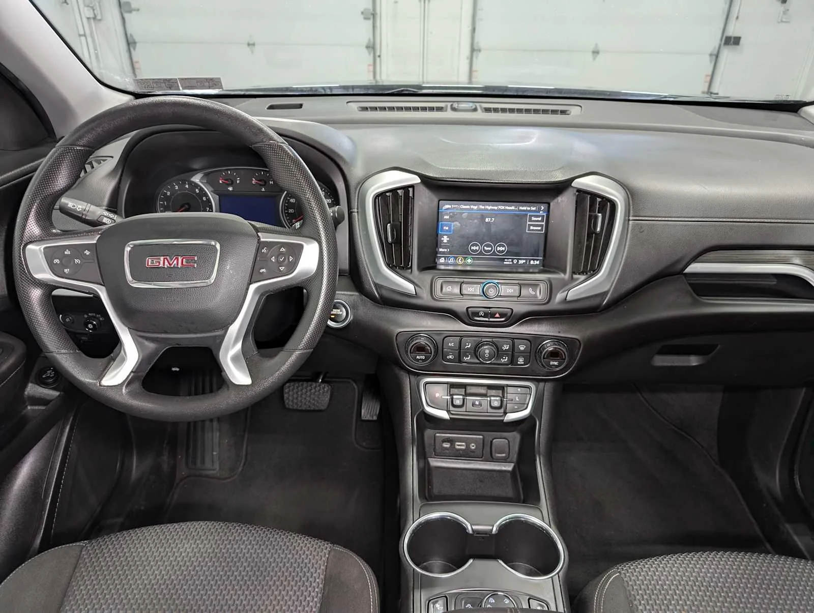 Used 2022 Ebony Twilight Metallic GMC SLE image 18