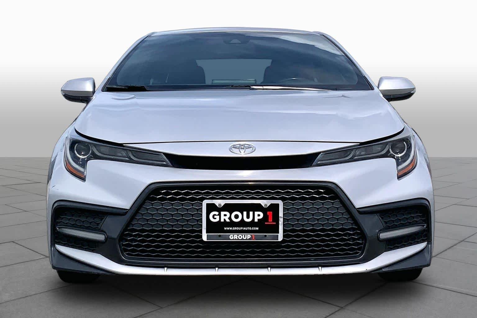 Used 2020 Classic Silver Metallic Toyota SE image 4