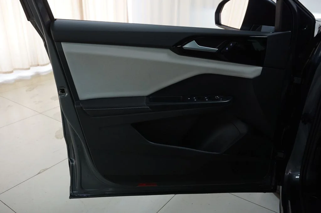 New 2026 Platinum Gray Volkswagen 1.5T S image 21
