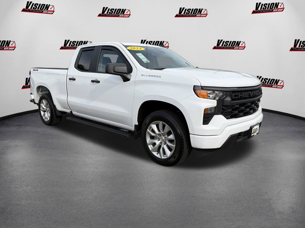 Used 2024 White Chevrolet Custom image 3