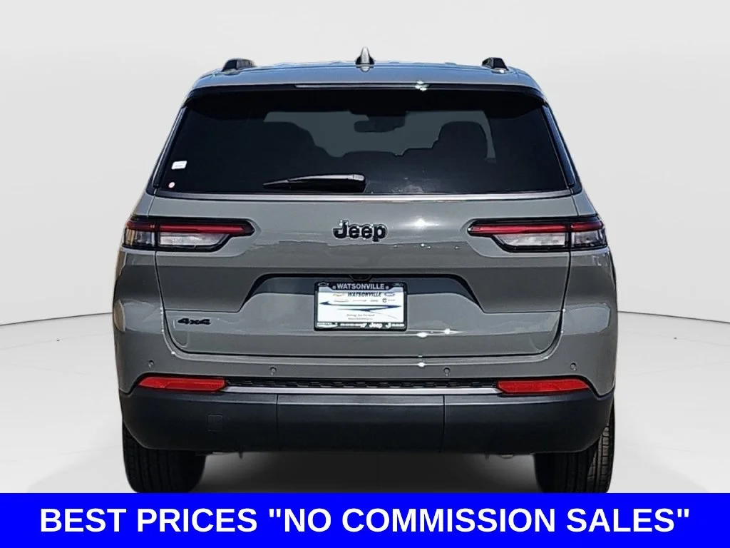 New 2027 Sting-Gray Clearcoat Jeep Laredo Altitude image 4