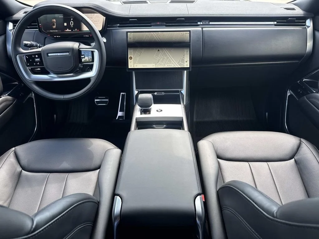 New 2026 Santorini Black LAND ROVER SE image 9
