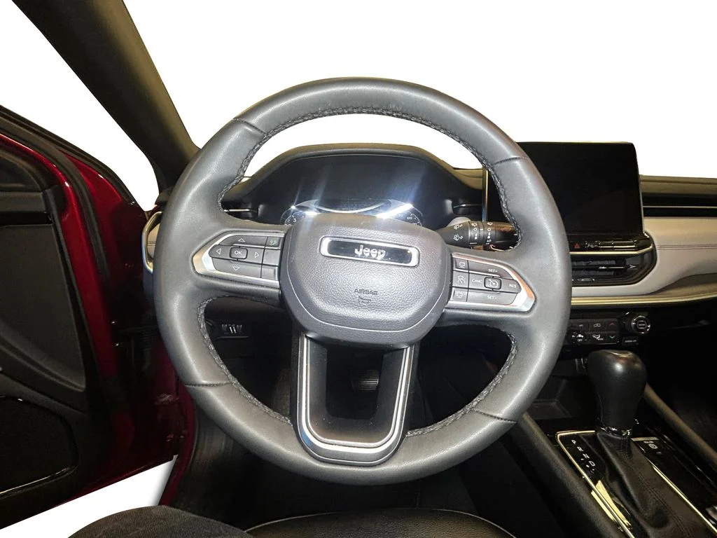 Used 2025 Red Hot Pearlcoat Jeep Limited image 13