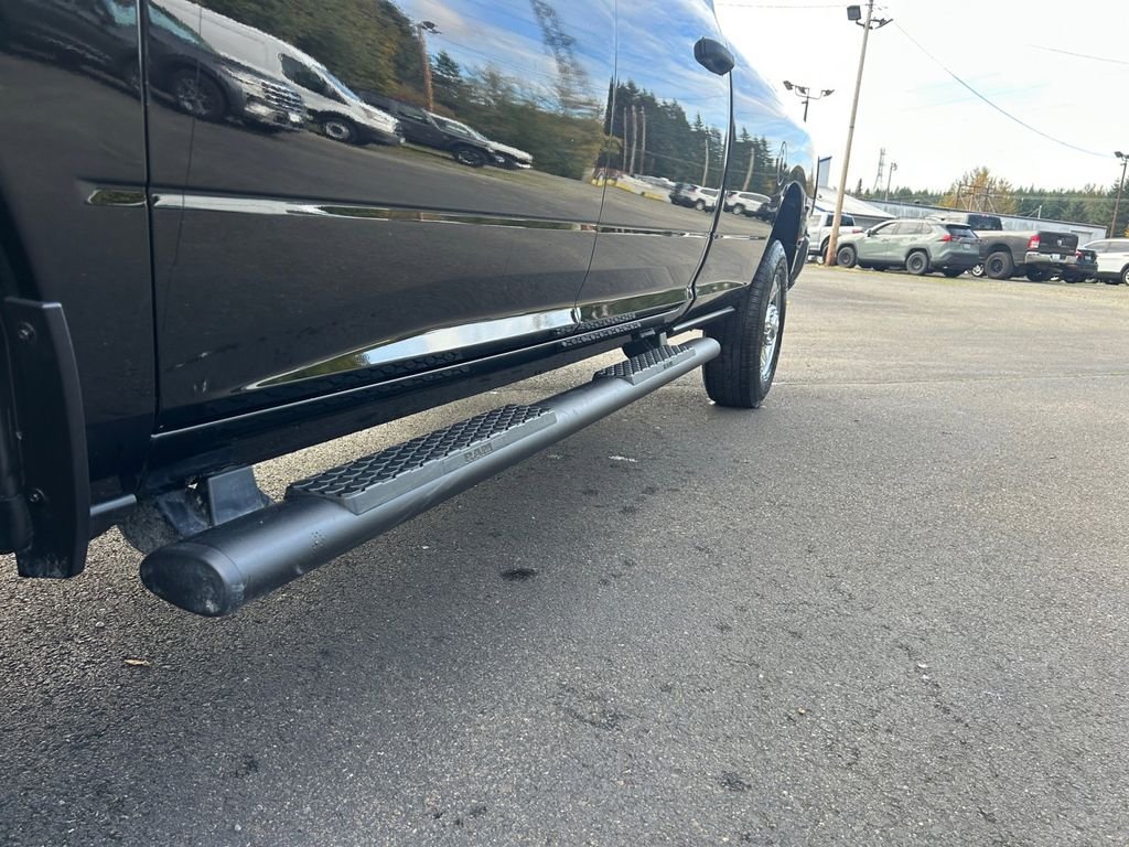 New 2026 Diamond Black Crystal Pearl-Coat Exterior Paint RAM Tradesman image 13