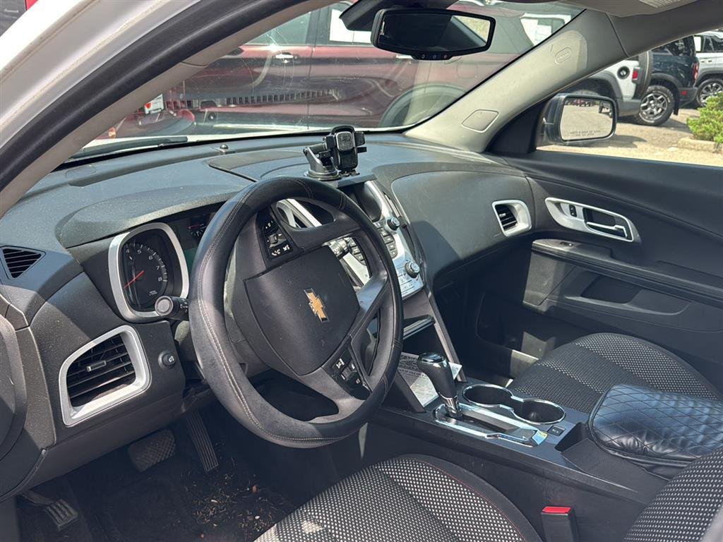 Used 2016 Summit White Chevrolet LS image 4