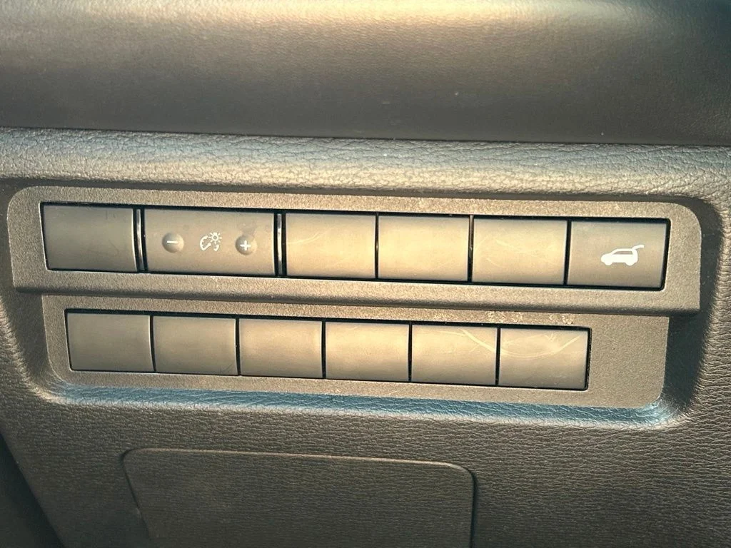 Used 2024 Silver Mitsubishi SE image 30