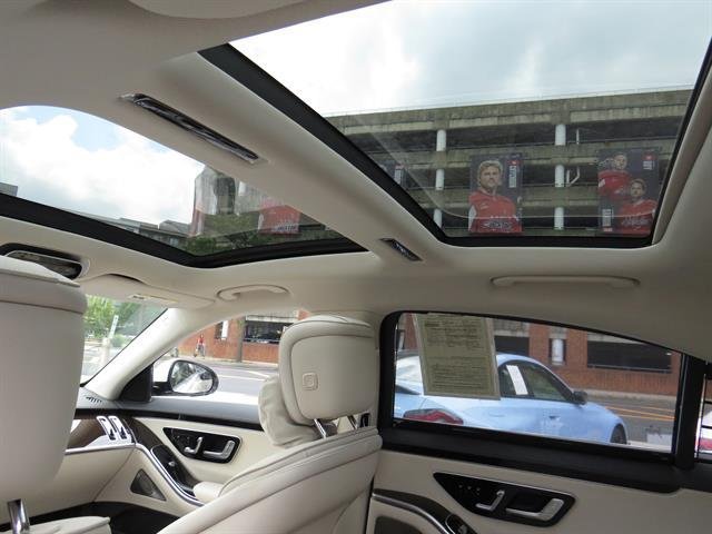 Certified Used 2023 MANUFAKTUR Diamond White Mercedes-Benz S 500 image 23