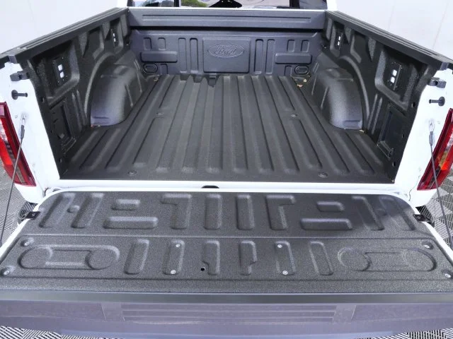 New 2026 Oxford White Ford XLT image 10