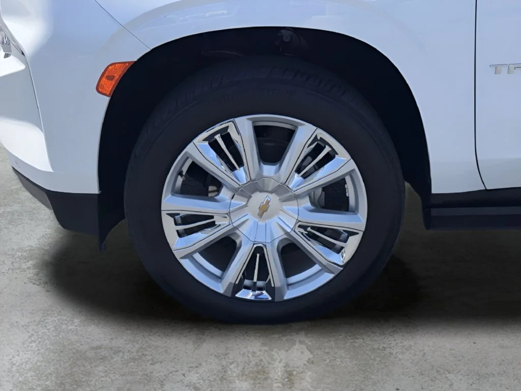 Used 2024 Iridescent Pearl Tricoat Chevrolet High Country image 34