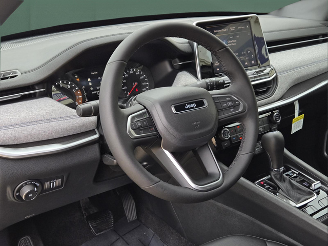 New 2026 Bright White Clearcoat Jeep Latitude image 14