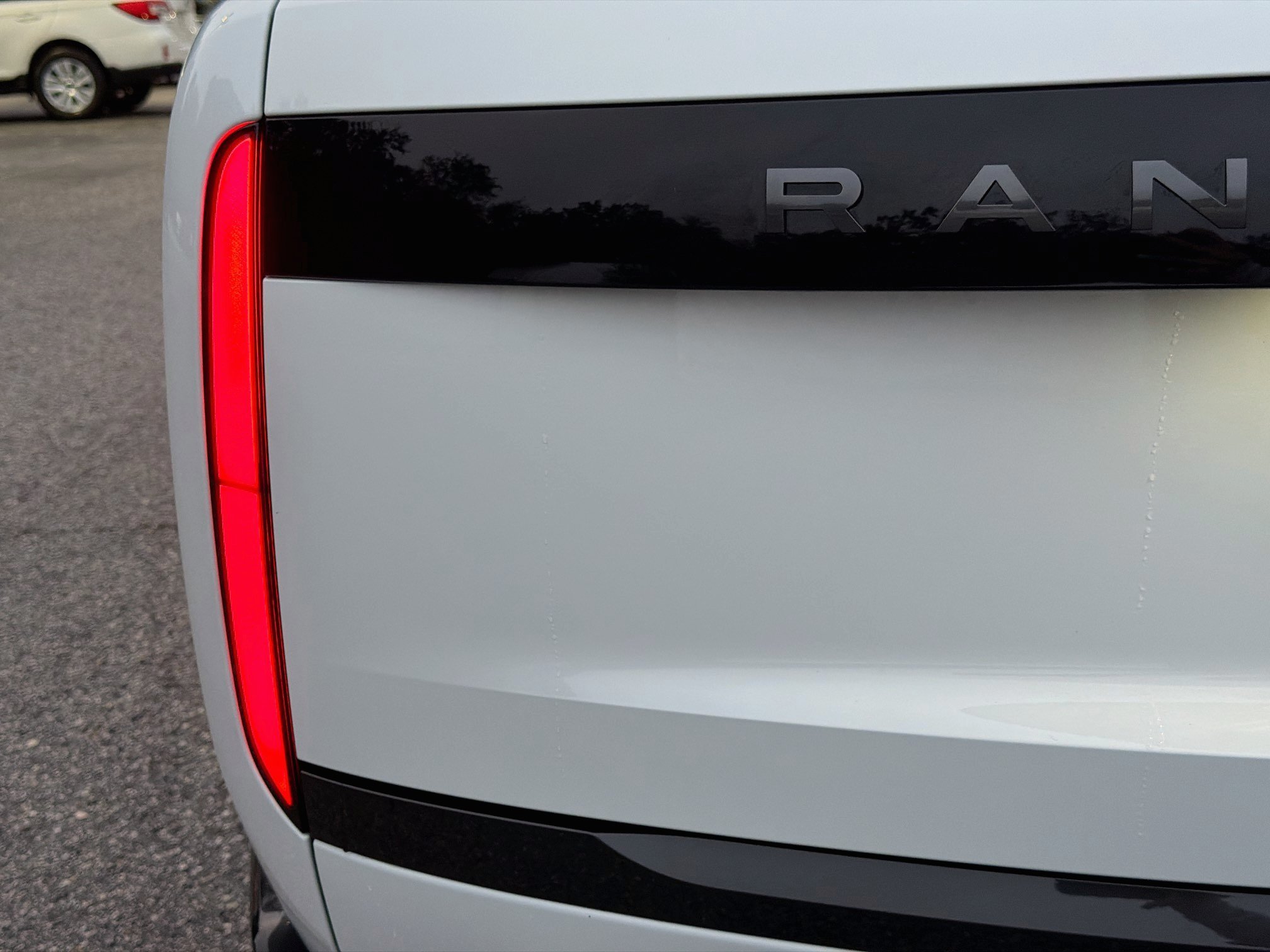 New 2027 Fuji White LAND ROVER  image 10