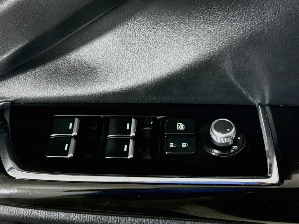 Used 2020 Snowflake White Pearl Mica Mazda Touring image 20