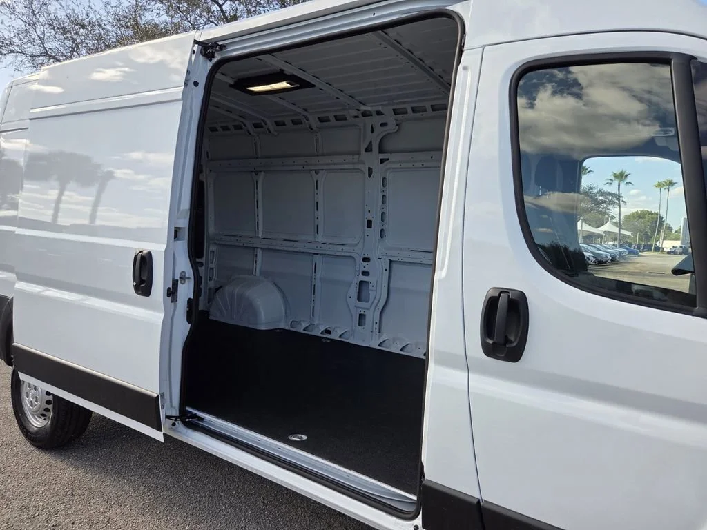 New 2026 Bright White Clear-Coat Exterior Paint RAM Tradesman image 13