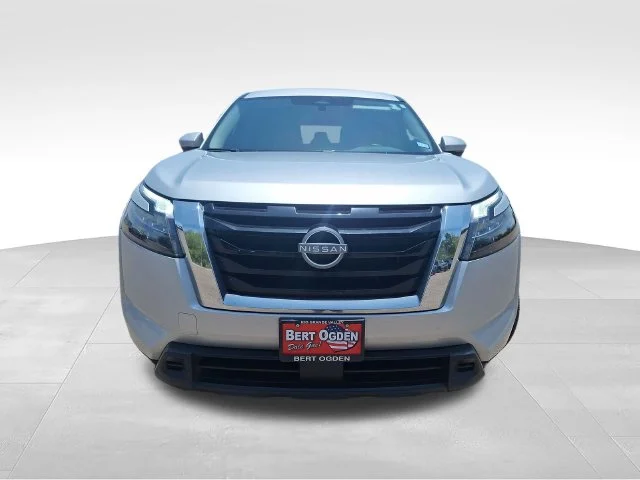 Used 2025 Silver Nissan SV image 2