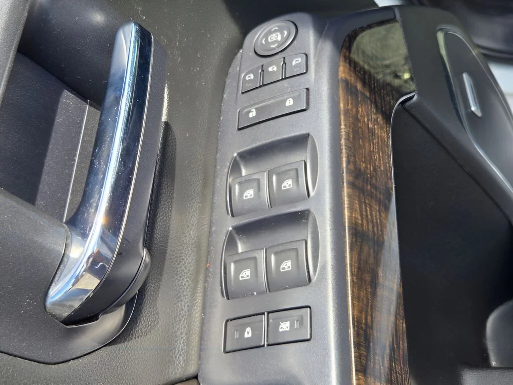 Used 2015 White GMC Denali image 25