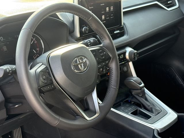 Used 2025  Toyota XLE Premium image 19