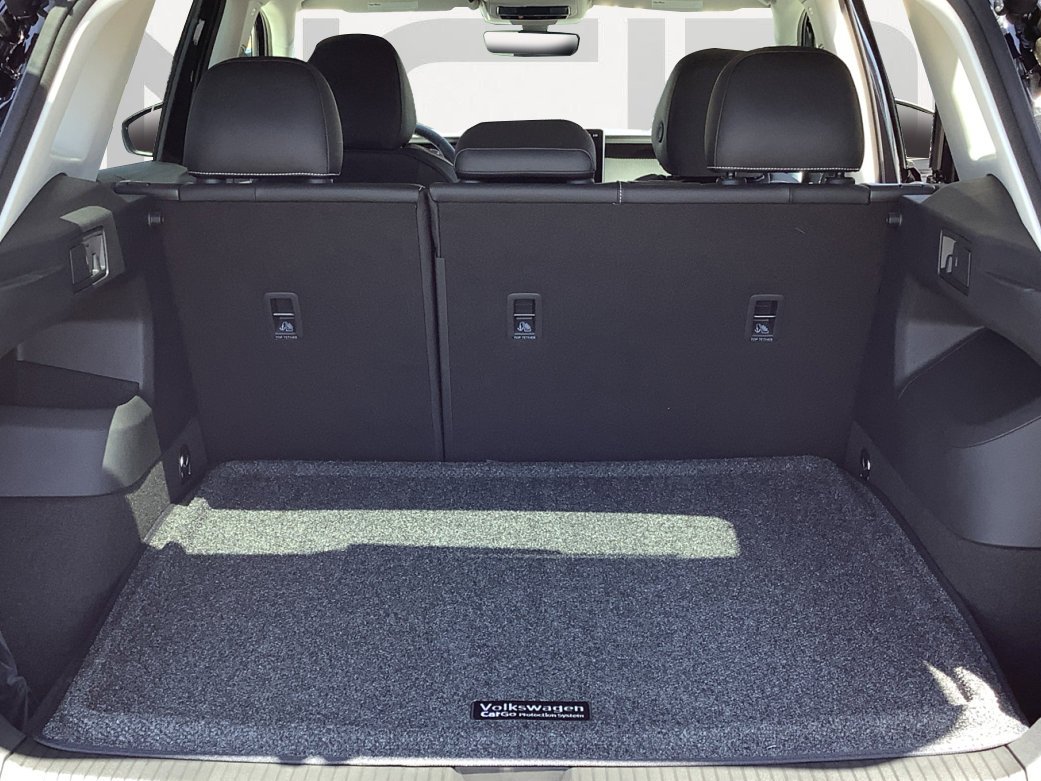 New 2025 Platinum Gray Metallic Volkswagen SE image 14