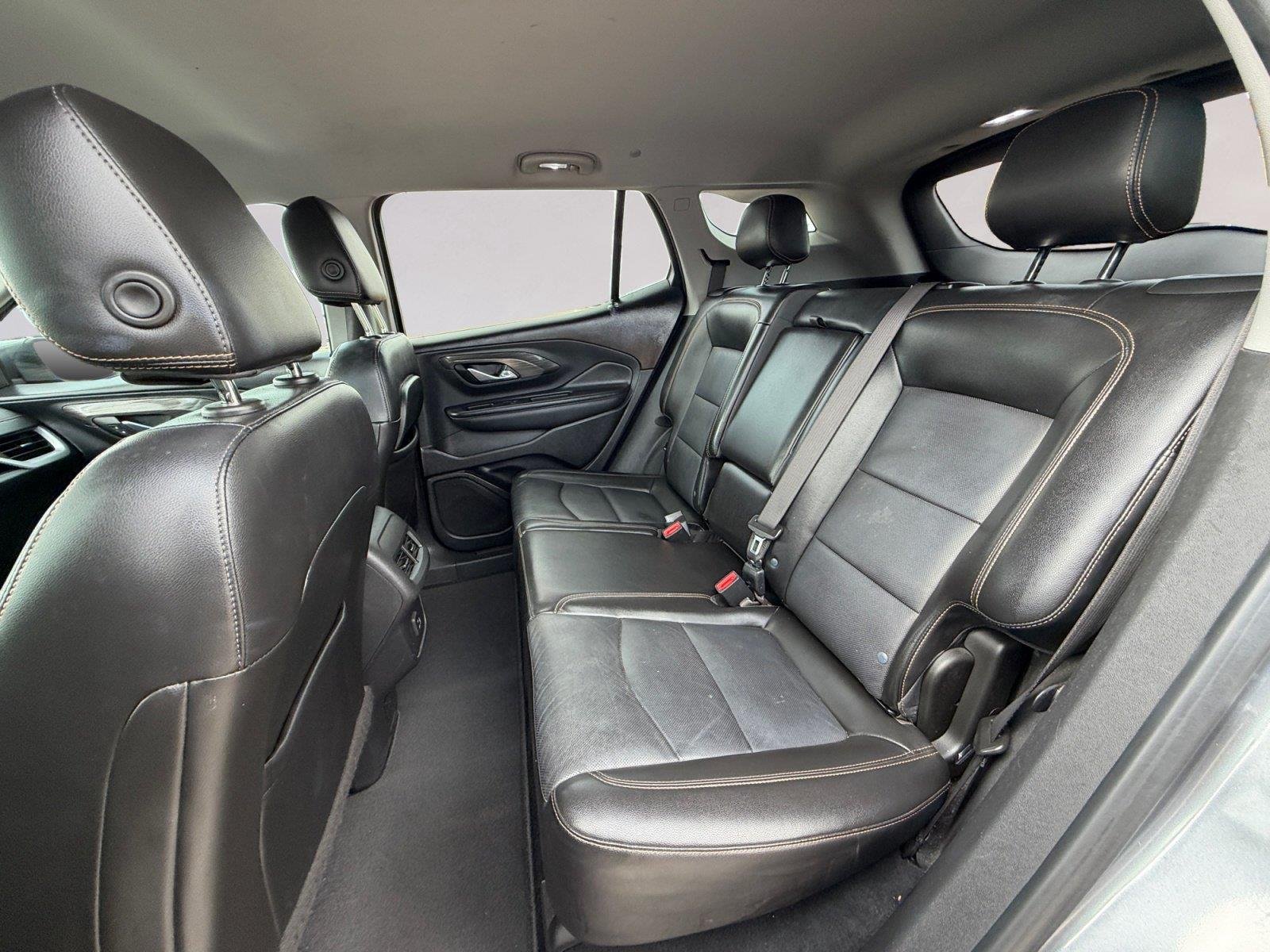 Used 2021 Graphite Gray Metallic GMC SLT image 13