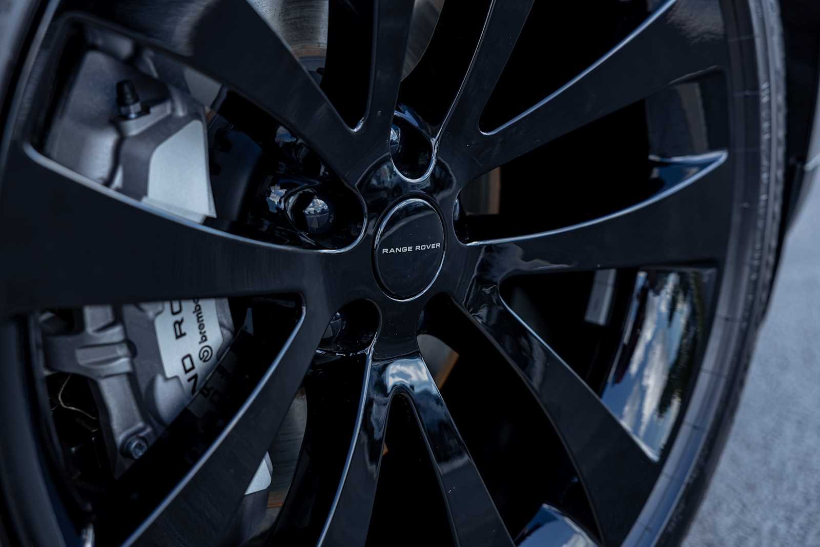 New 2026 BLACK Land Rover SE image 44