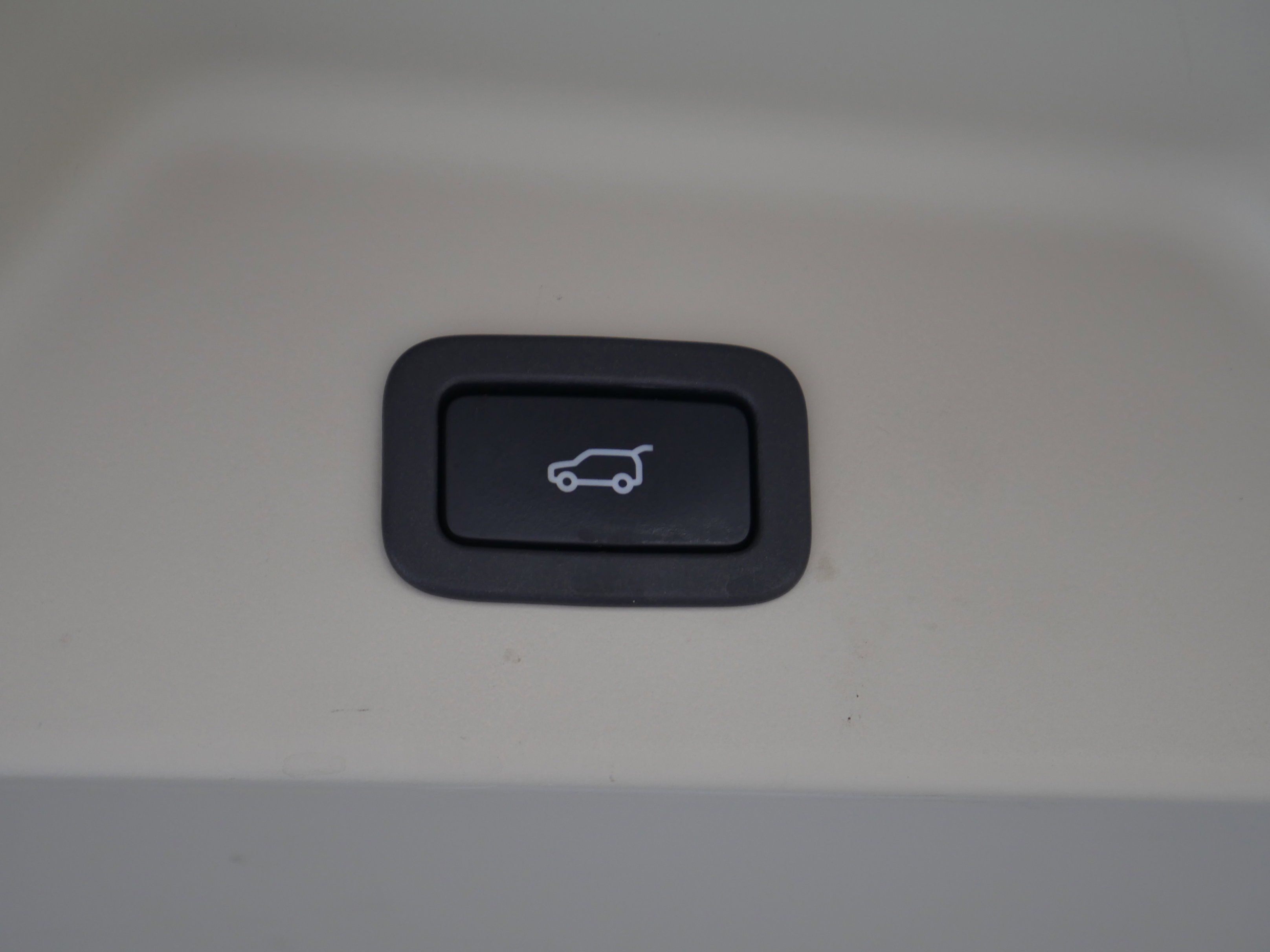 Used 2019 Fuji White Land Rover  image 30