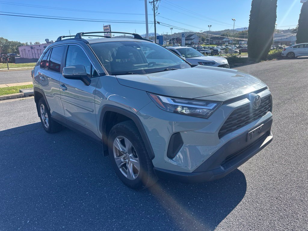 Used 2023  Toyota XLE image 1