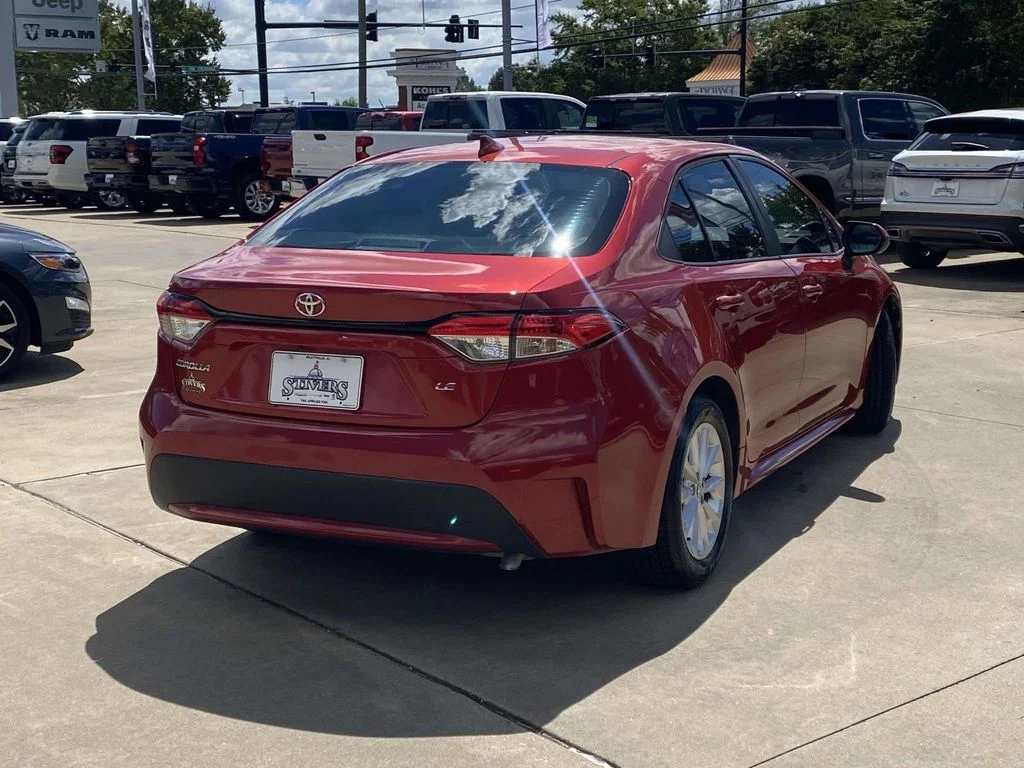 Used 2020 Red Toyota LE image 9