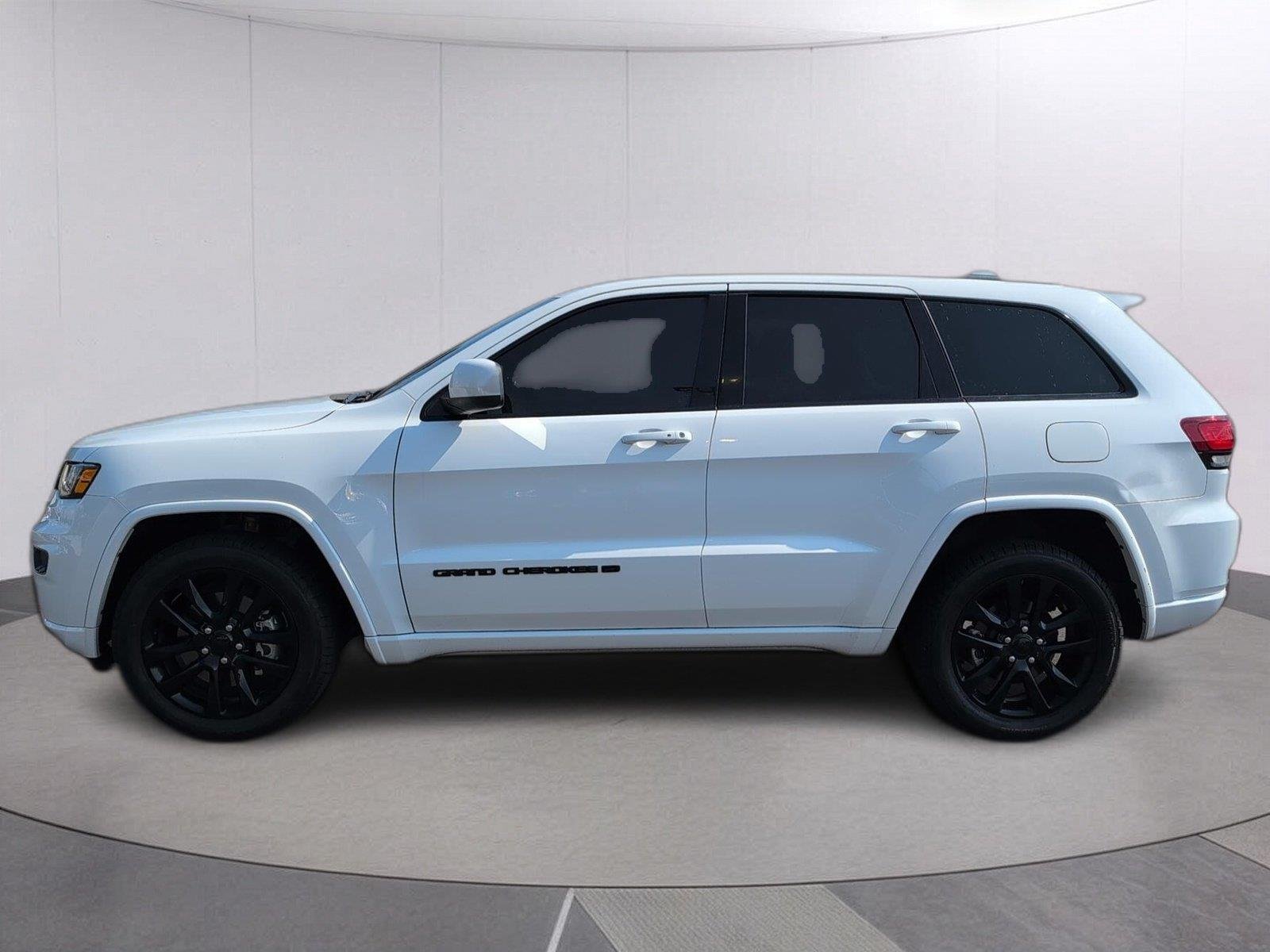 Used 2022 Bright White Clearcoat Jeep Laredo X image 2