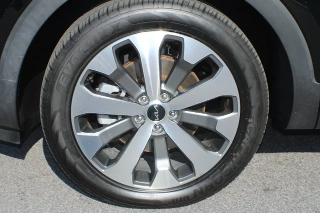 Used 2022 Ebony Black Kia EX image 5