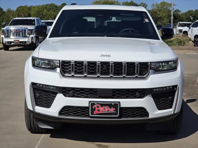 New 2027 Bright White Clear-Coat Paint Jeep Limited image 2