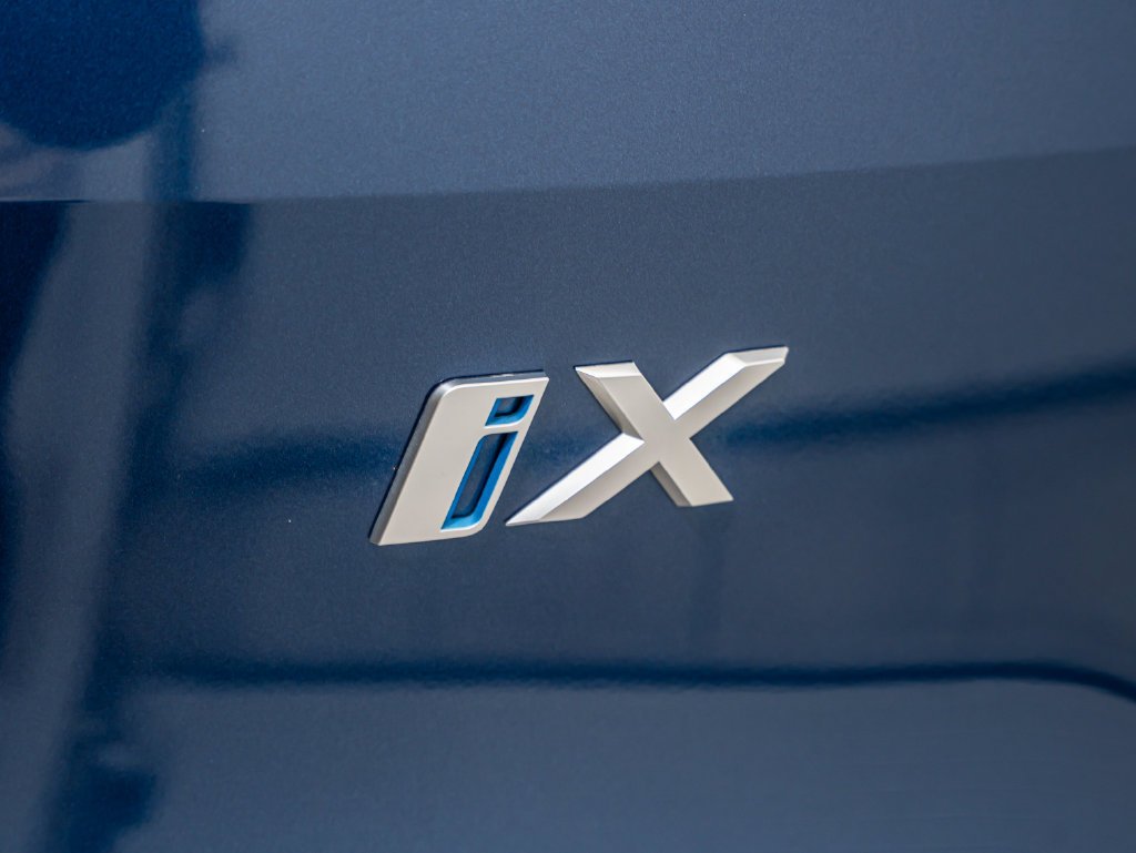 Used 2024 Phytonic Blue Metallic BMW xDrive50 image 16