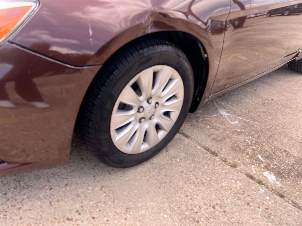 Used 2013 Beige Chrysler LX image 16