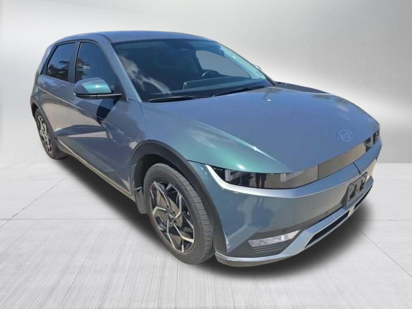 Used 2024 Digital Teal Hyundai SEL image 3