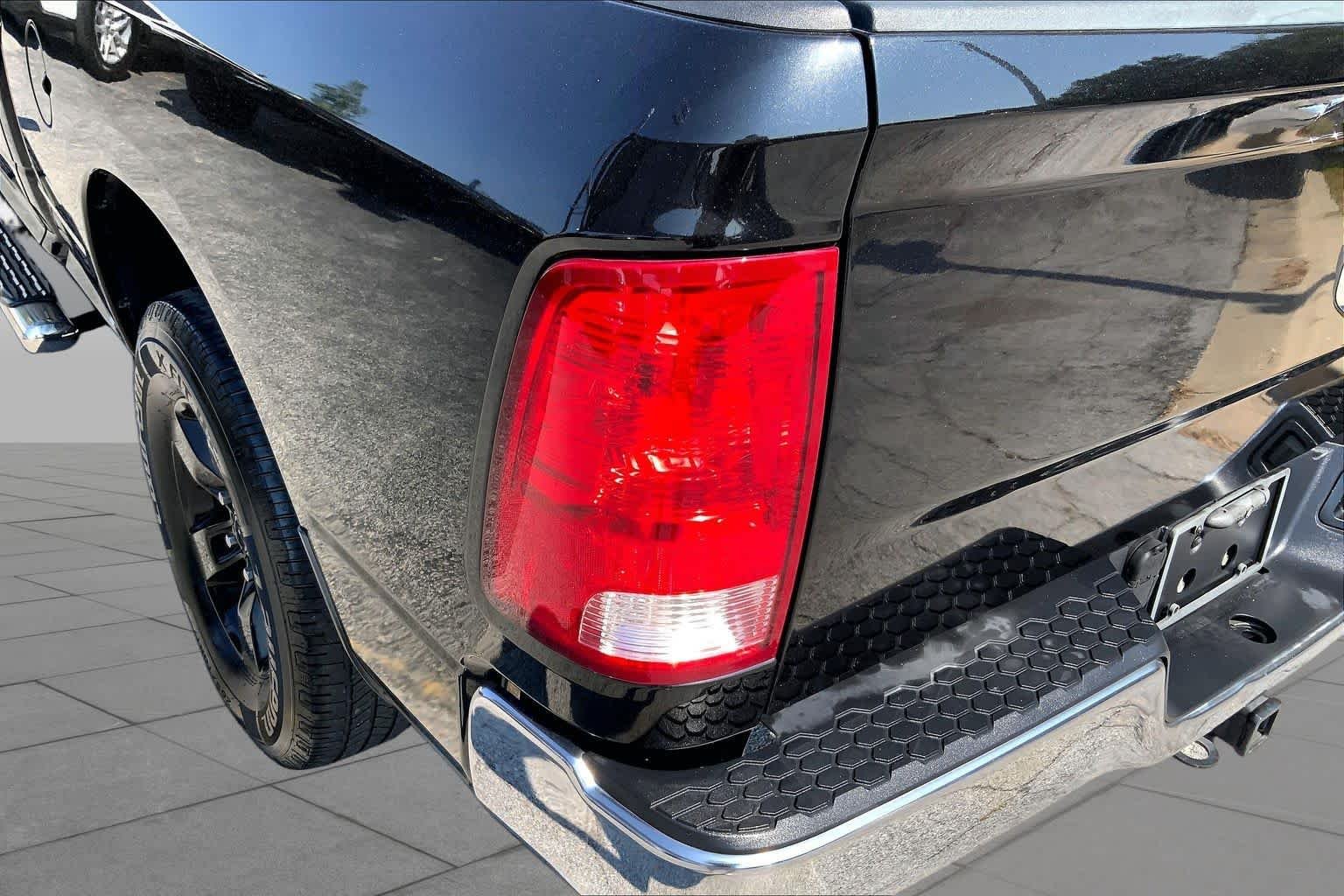 Used 2016 Brilliant Black Crystal Pearlcoat Ram Tradesman image 24