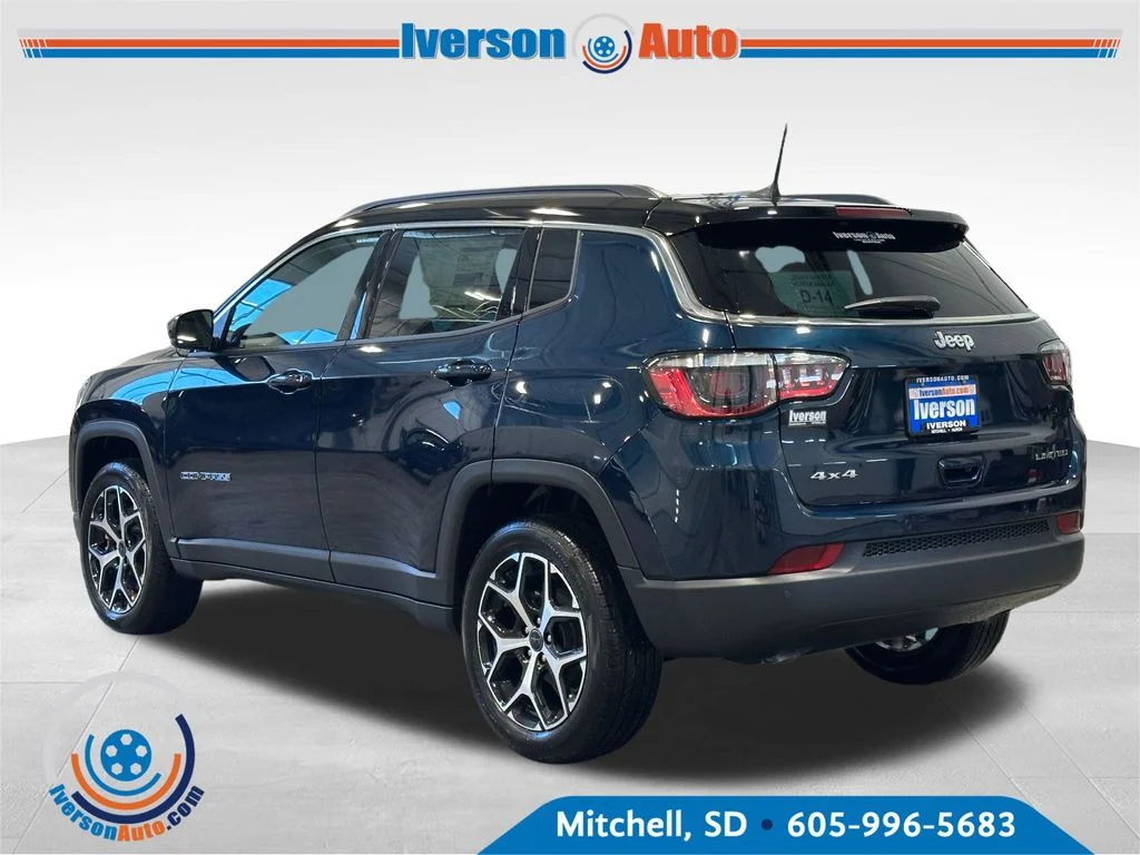 New 2026 Fathom Blue Pearl-Coat Exterior Paint Jeep Limited image 5