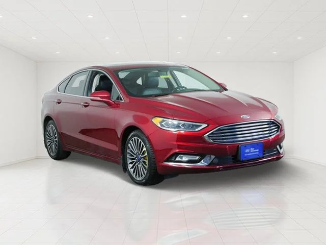 Used 2017 Red Ford SE image 1