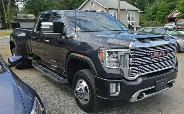 Used 2021 Black GMC Denali image 1