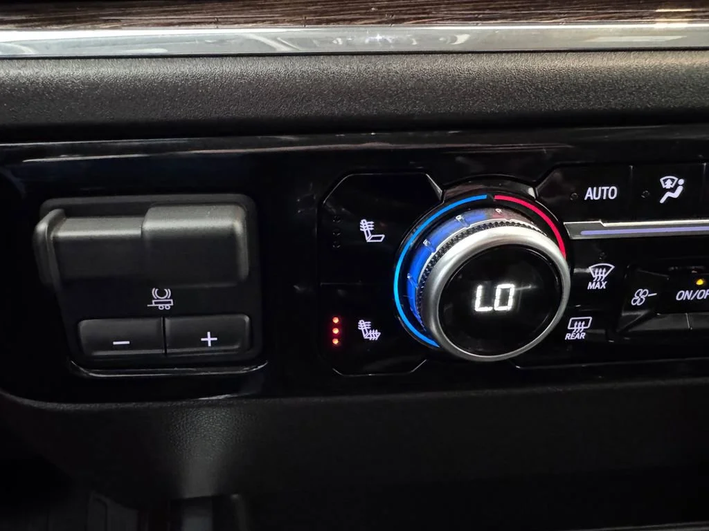 Used 2024 Summit White GMC Elevation image 25