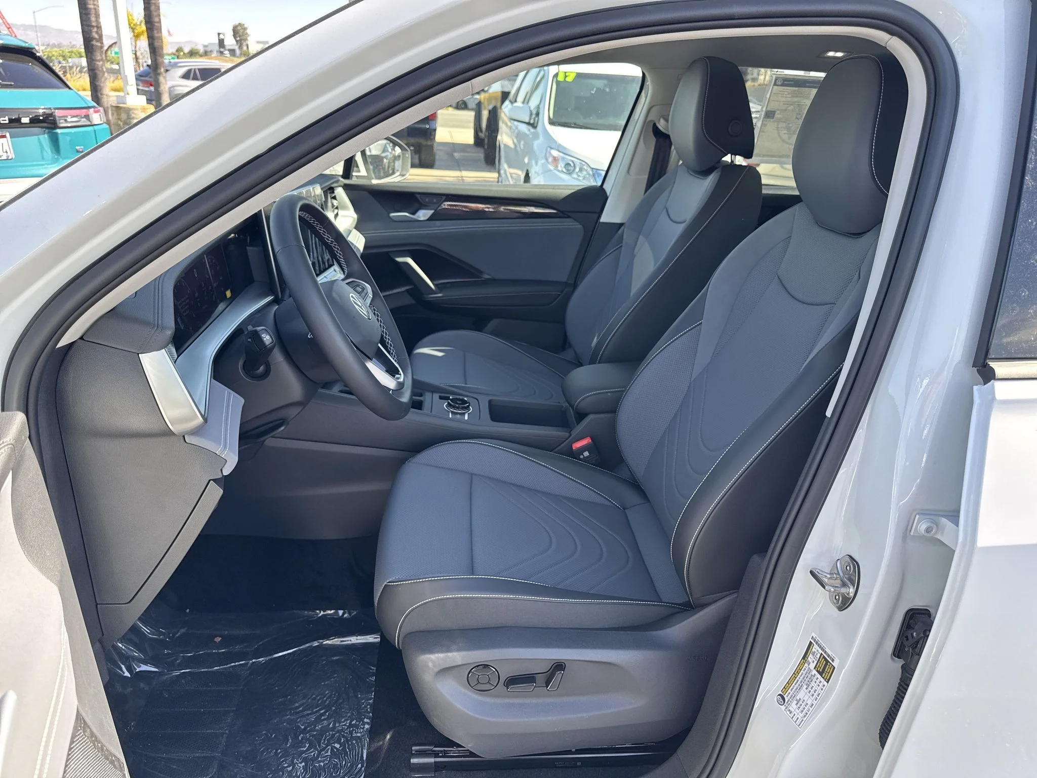 New 2026 Pure White Volkswagen SE image 13