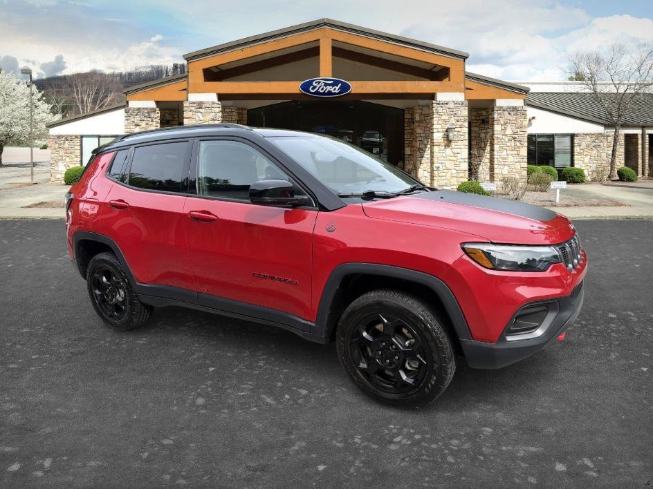Used 2023 Redline Pearlcoat Jeep Trailhawk image 3
