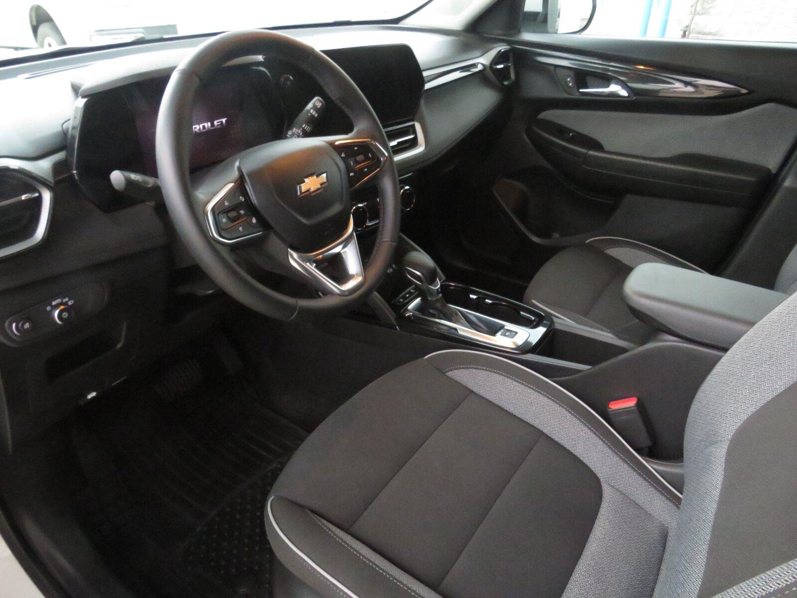 Used 2024 Summit White Chevrolet LT image 20